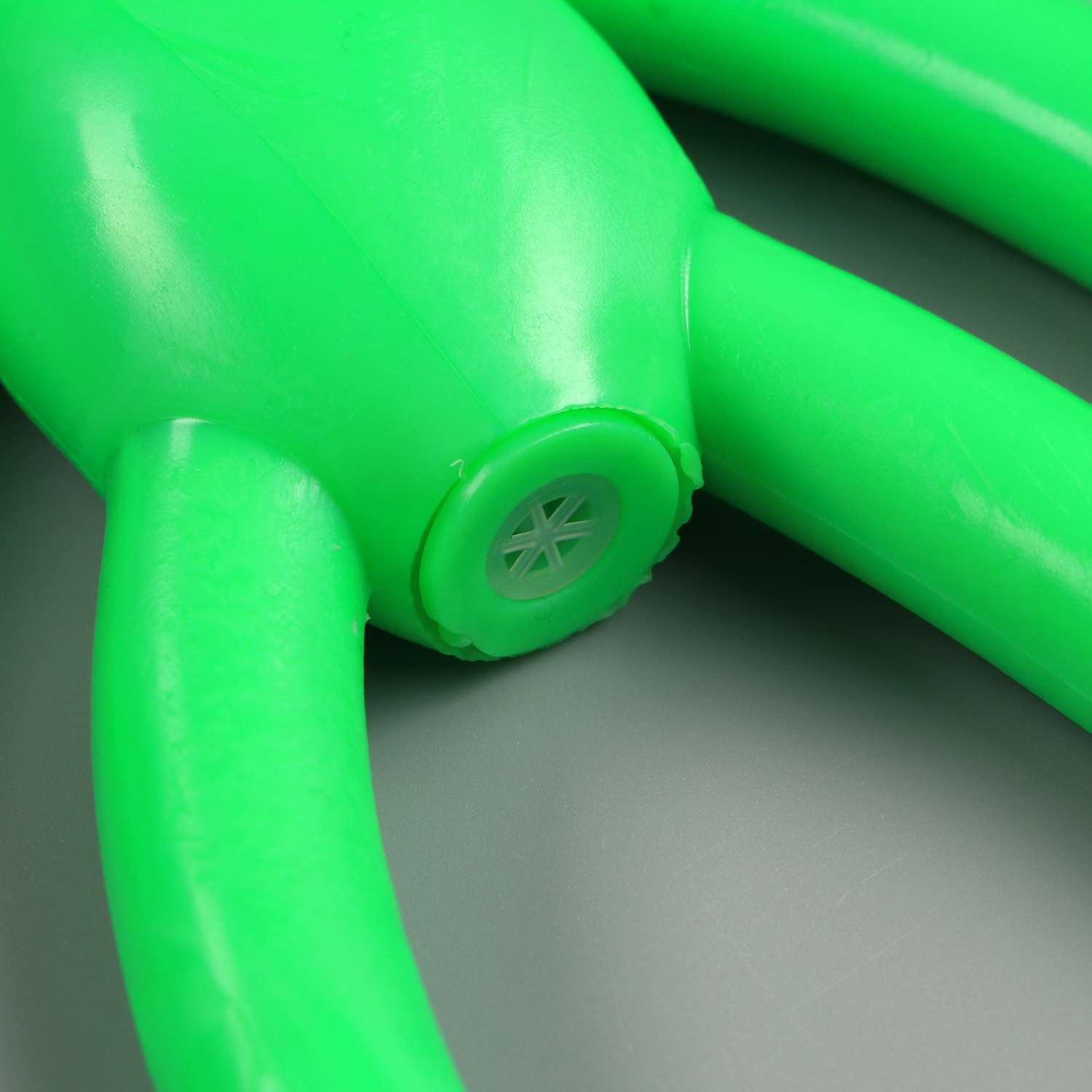 Игрушка Пижон для собак «Обезьяна» с пищалкой 19.5 см силикон зелёная - фото 4