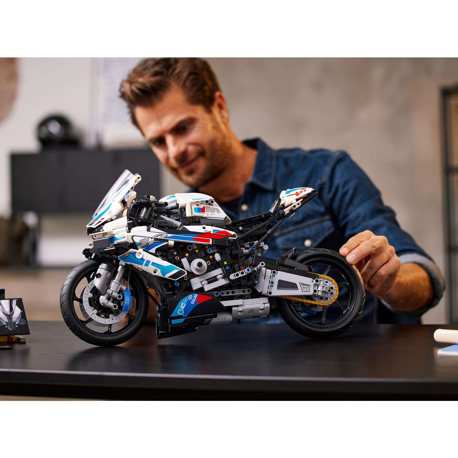 Конструктор LEGO Technic Мотоцикл BMW M 1000 RR - фото 13