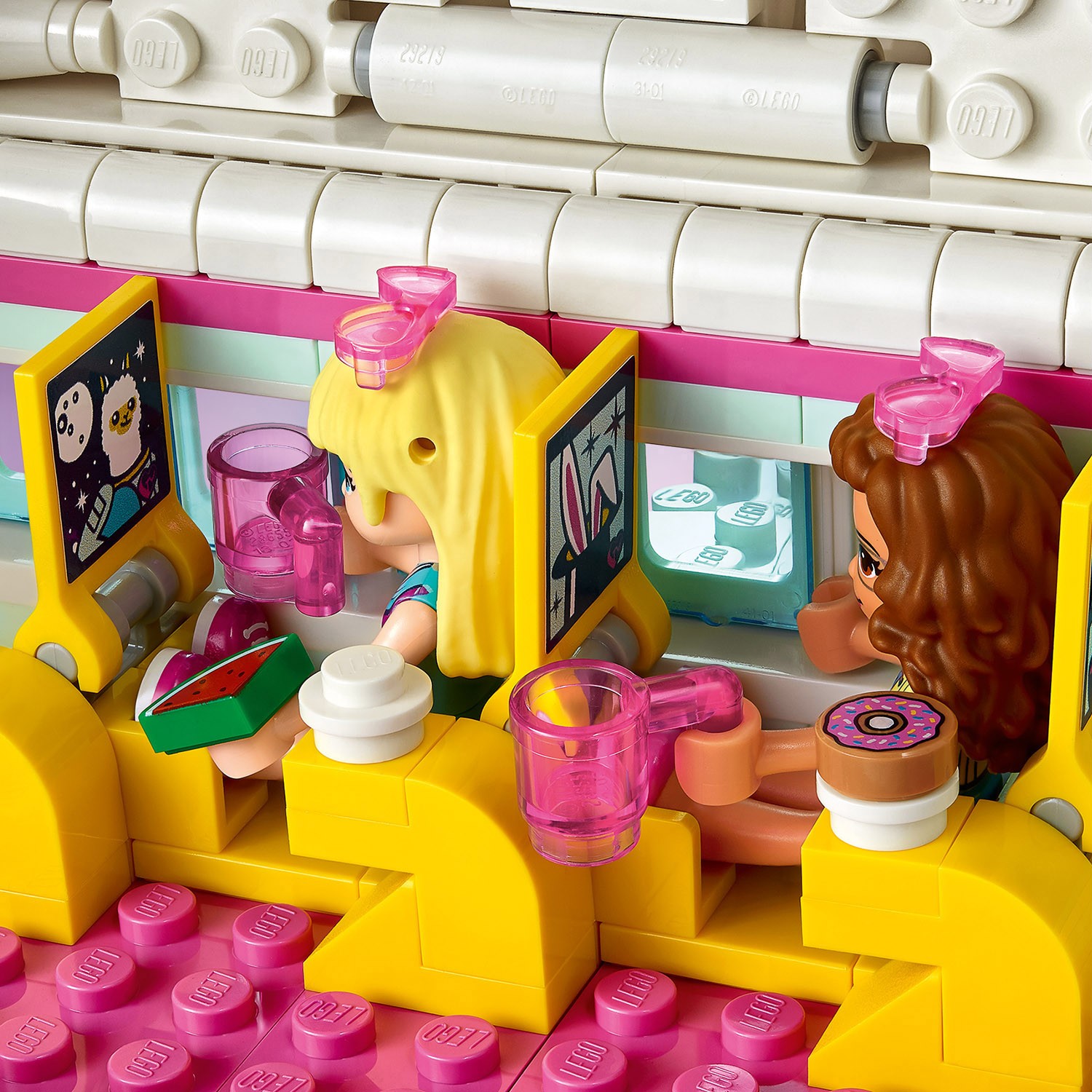 Конструктор LEGO Friends Самолёт в Хартлейк Сити 41429 - фото 9