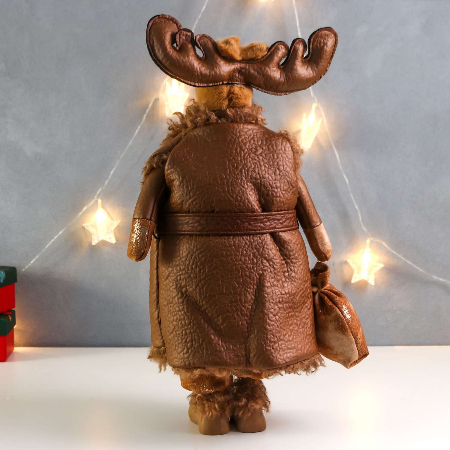 Кукла интерьерная Зимнее волшебство «Лось в коричневой дублёнке с мешком подарков» 26х20х51 см - фото 4