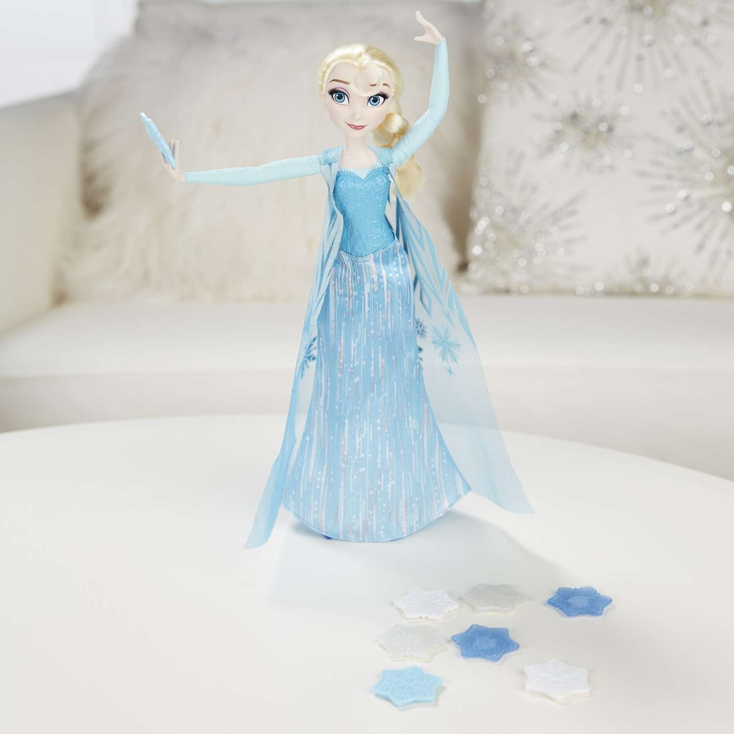 Кукла Princess Эльза запускающая снежинки рукой B9204EU4 - фото 7