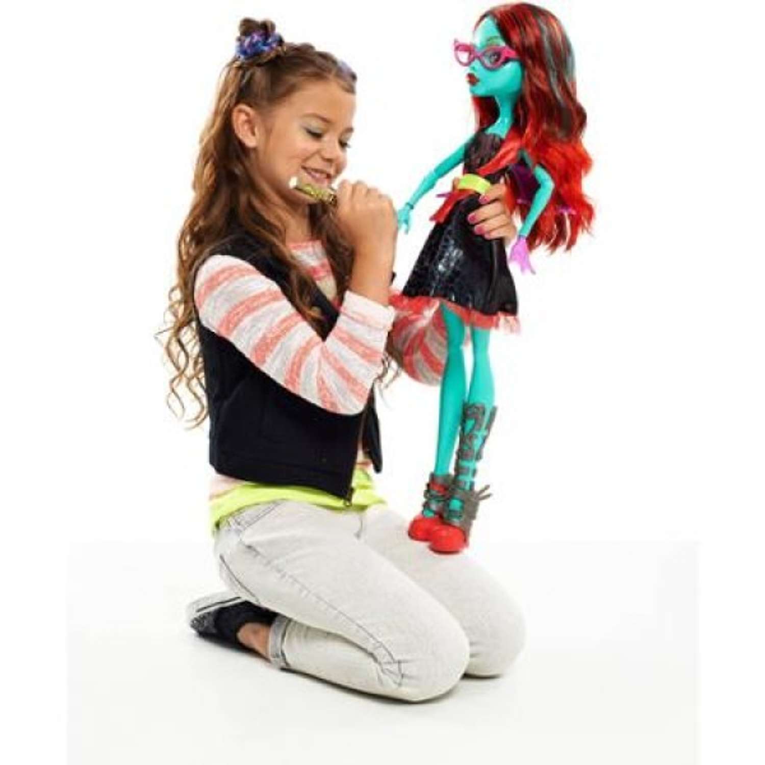 Играх большие куклы. Monster High 70 см Freaky friend. Куклы Монстер Хай 70 см. Большая кукла Монстер Хай 70 см. Монстер Хай Voltageous friend.