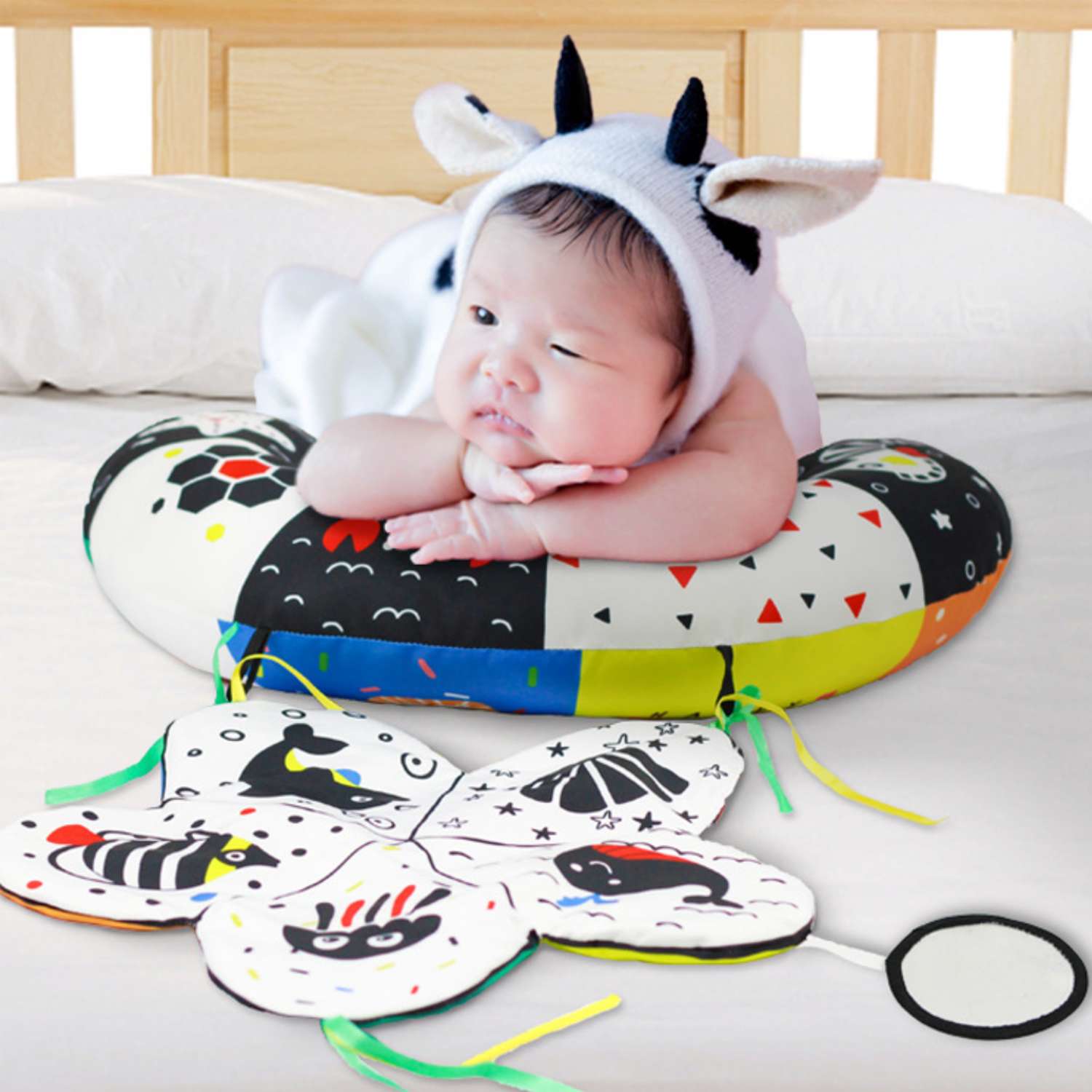 Детский игровой коврик SHARKTOYS развивающий с подушкой черно белый - фото 3