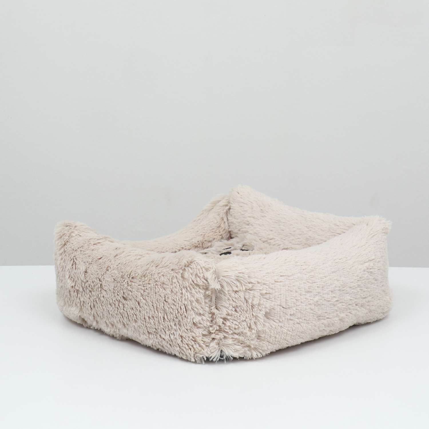 Лежак Пижон с подушкой мех сатин периотек 45х45х15 см бежевый - фото 4