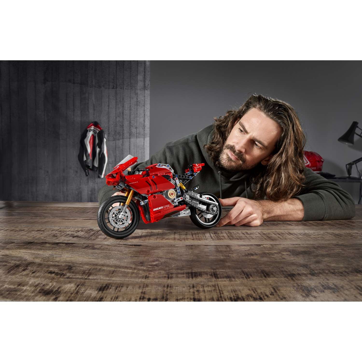 Конструктор LEGO Technic Ducati Panigale V4 R 42107 - фото 20