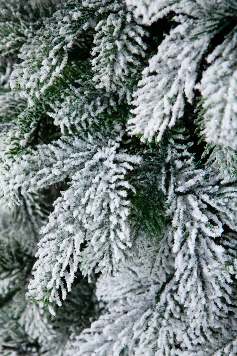 Искусственная елка Crystal Trees Власта заснеженная с вплетенной гирляндой 210 см. - фото 13