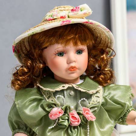 Кукла коллекционная Зимнее волшебство керамика «Энни в нежно-мятном платье шляпке и с корзинкой» 30 см