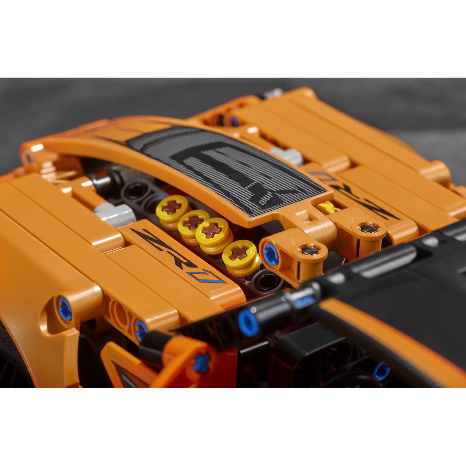 Конструктор LEGO Technic Chevrolet Corvette ZR1 42093 - фото 11