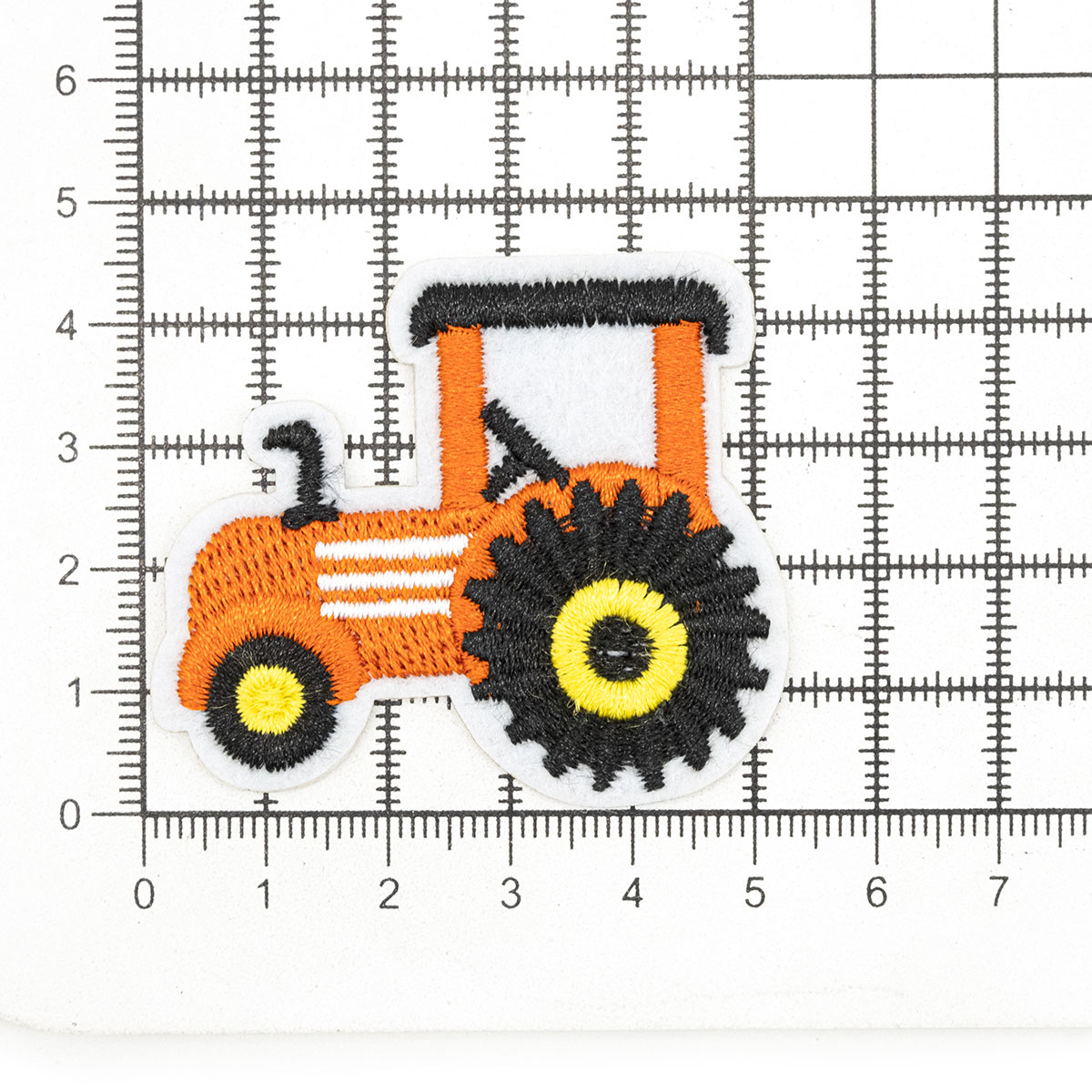 Термоаппликация Hobby Pro нашивка Трактор 4.5х5.1 см для ремонта и украшения одежды - фото 3