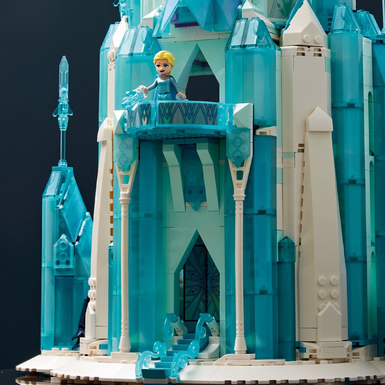 Конструктор LEGO Disney Princess Ледяной замок 43197 - фото 11