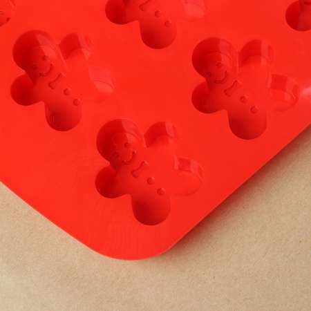 Форма Доляна силиконовая для выпечки «Пряничный человек» 32 5×21×1 5 см 24 ячейки цвет красный