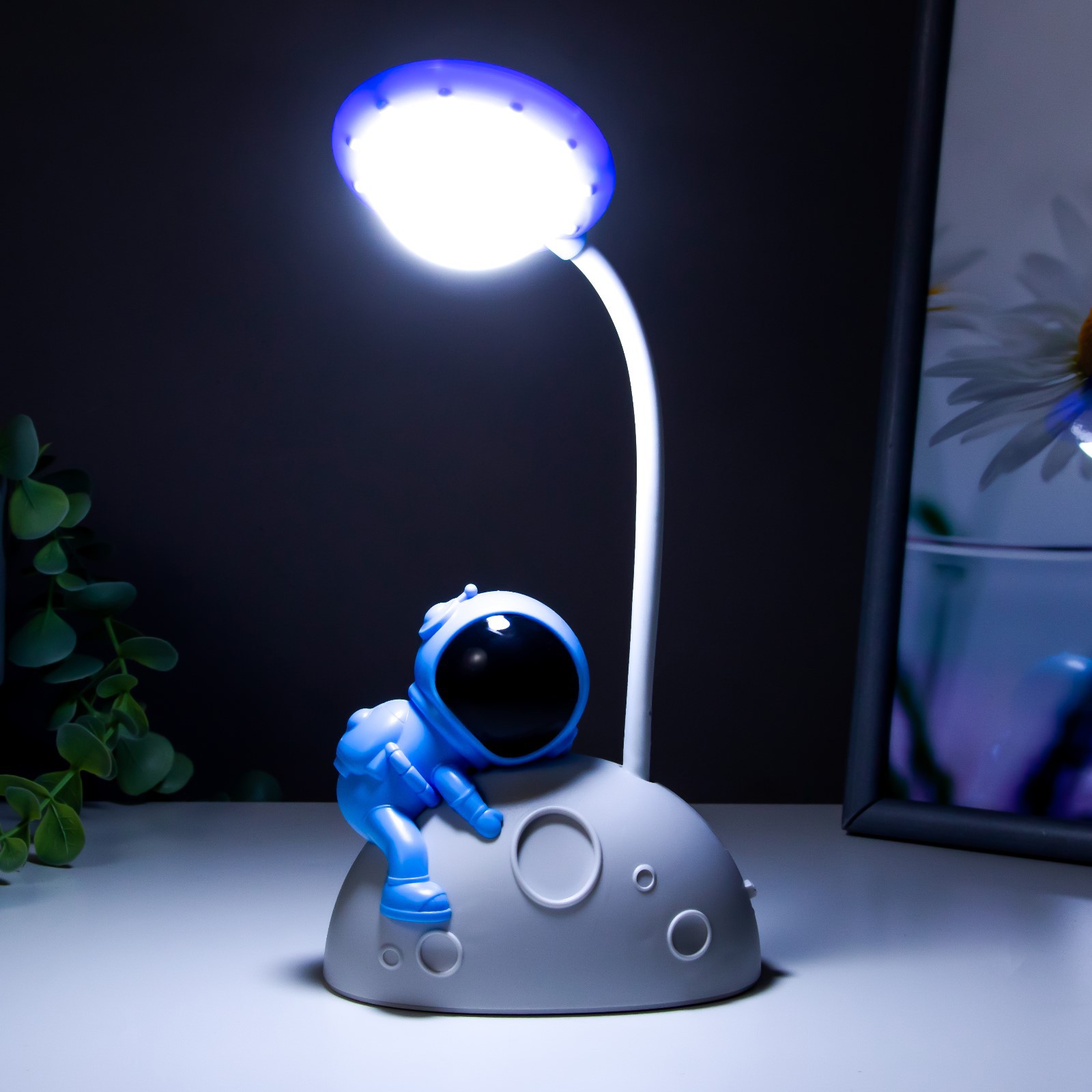 Настольная игра Sima-Land лампа «Космонавт на луне» LED 3Вт USB - фото 3