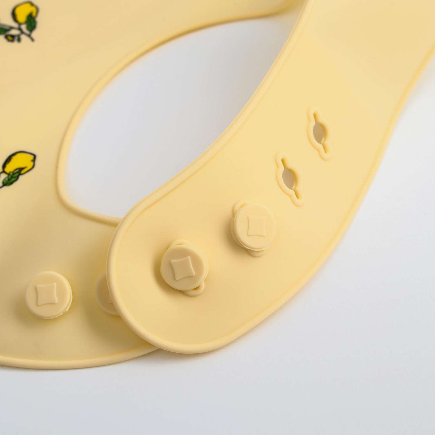 Нагрудник для кормления Sima-Land «Лимоны» силиконовый с карманом. цвет желтый - фото 3