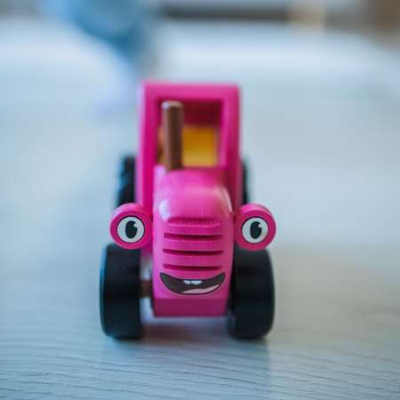 Игрушка Синий трактор Средний розовый из дерева