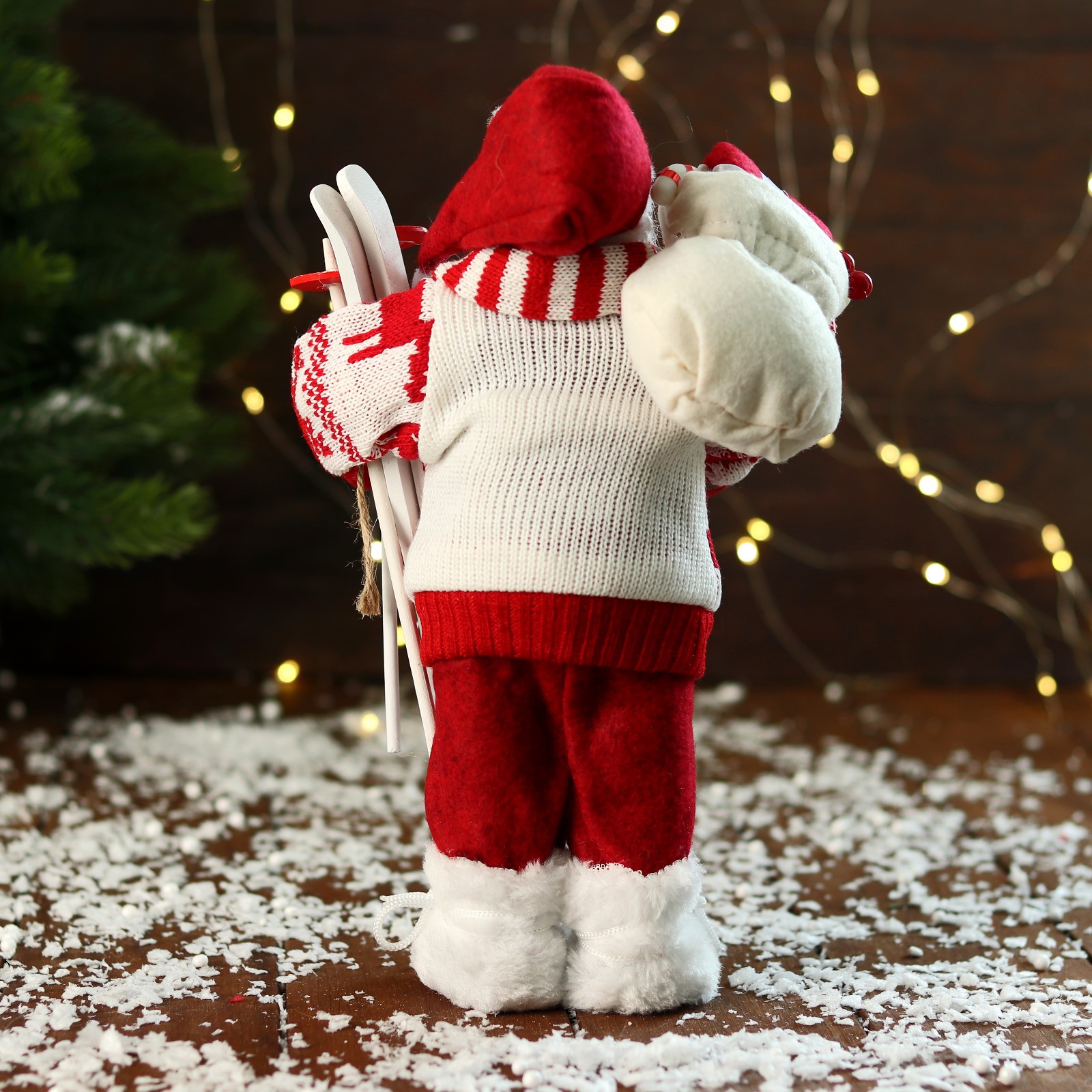 Дед мороз Зимнее волшебство «В вязаном костюме с лыжами и мешком» 30 см - фото 3