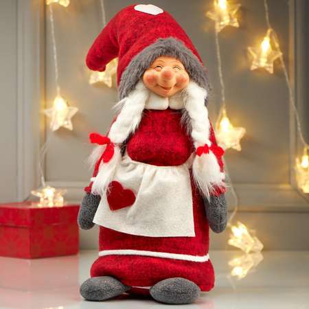 Кукла интерьерная Зимнее волшебство «Бабусечка в красном наряде с сердечком на переднике» 52х12х18 см