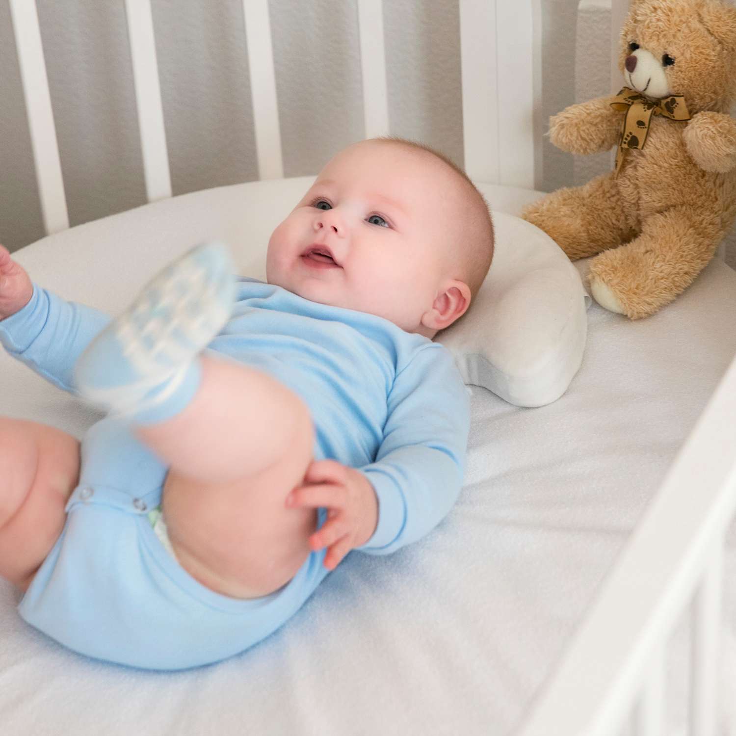 Подушка для новорожденных Baby Nice с эффектом памяти MEMORY FOAM молочный - фото 2