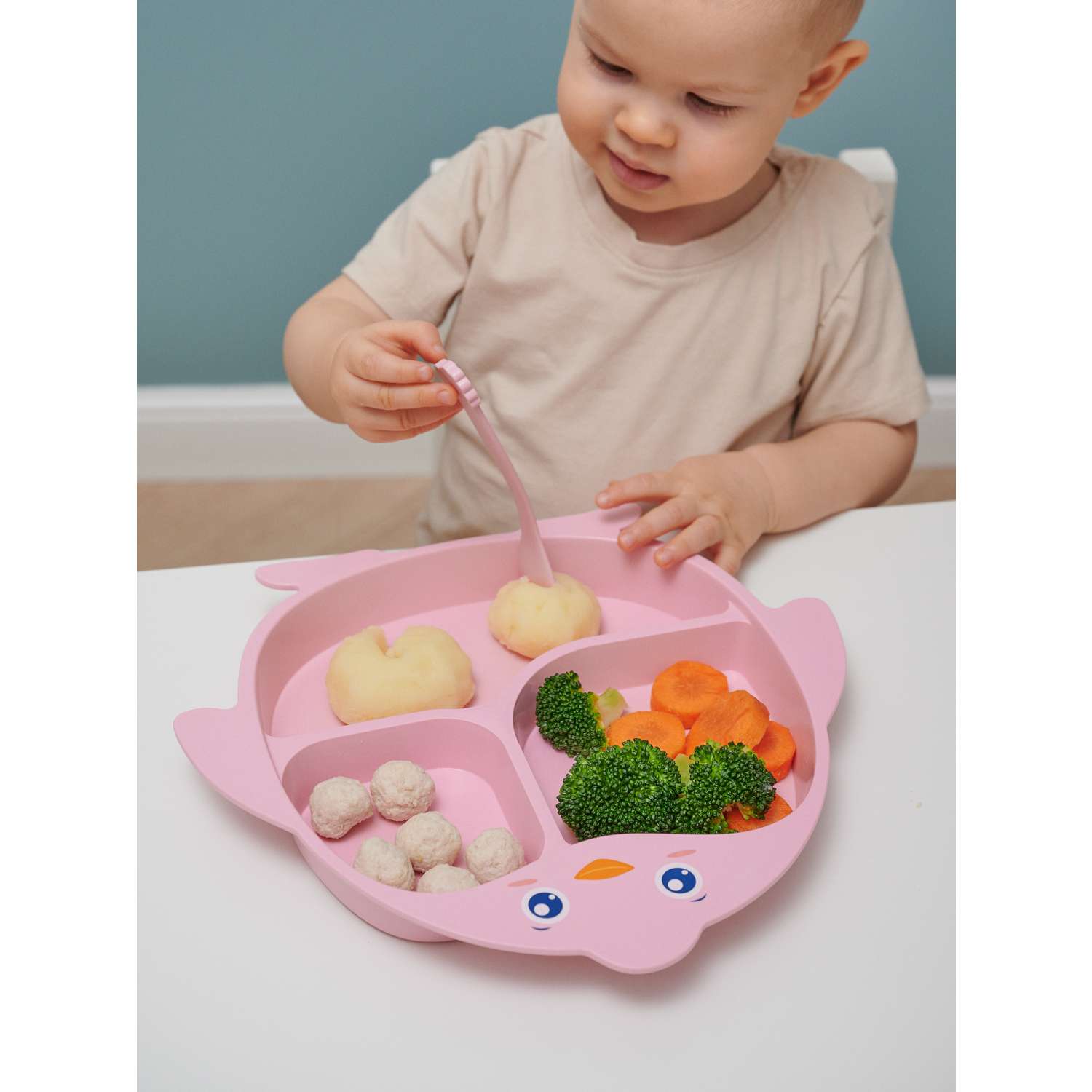 Набор детской посуды Добрый Филин Тарелка вилка ложка Пингвинёнок розовый 4 предмета - фото 7
