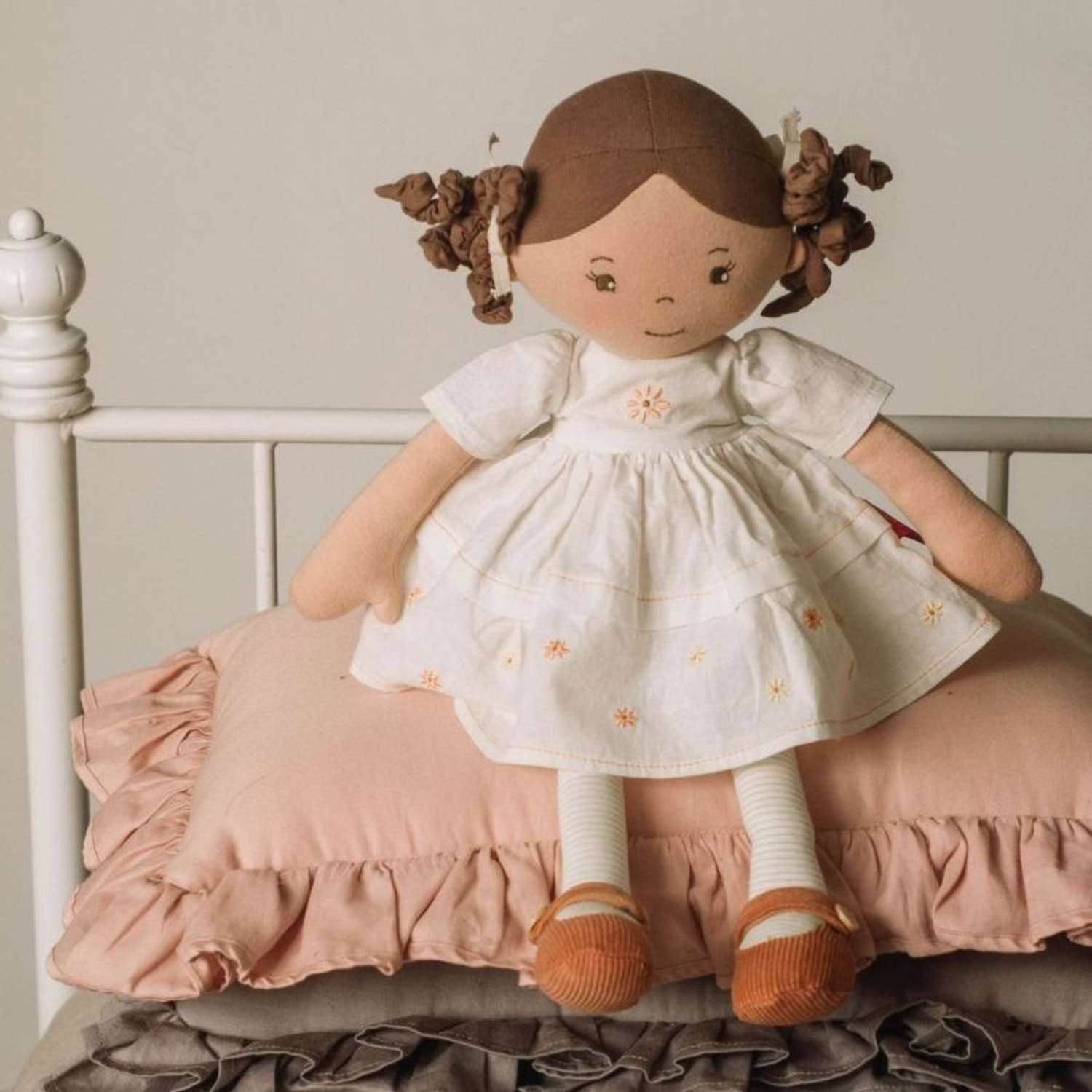 Кукла Bonikka мягконабивная Cecilia 42 см в подарочной упаковке 51652 - фото 2
