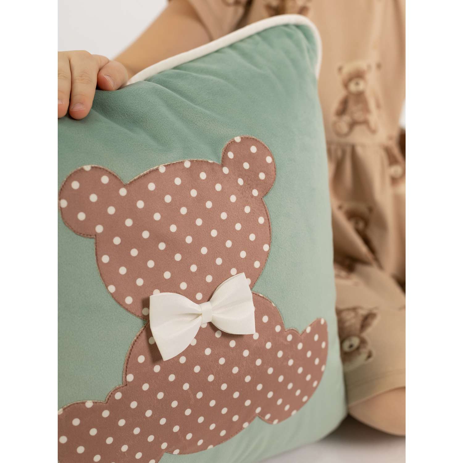Подушка декоративная детская Мишель Мишка в горошек цвет мятный - фото 8