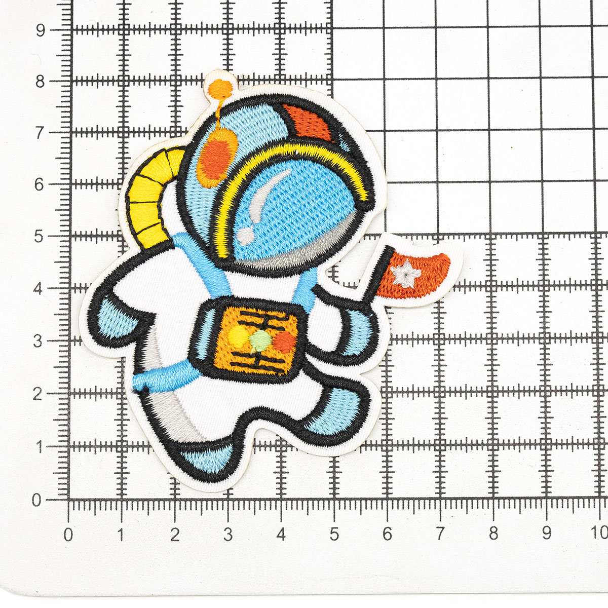 Термоаппликация Hobby Pro нашивка Космонавт с флагом 7.5х8 см для ремонта и украшения одежды - фото 3