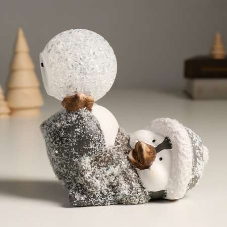 Сувенир Sima-Land керамика свет «Пингвин в новогоднем колпаке с большим снежком» 12 6х8 3х8 6 см