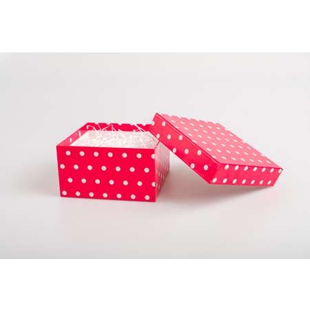 Коробка подарочная Cartonnage Квадратная Веселые горошки красный белый