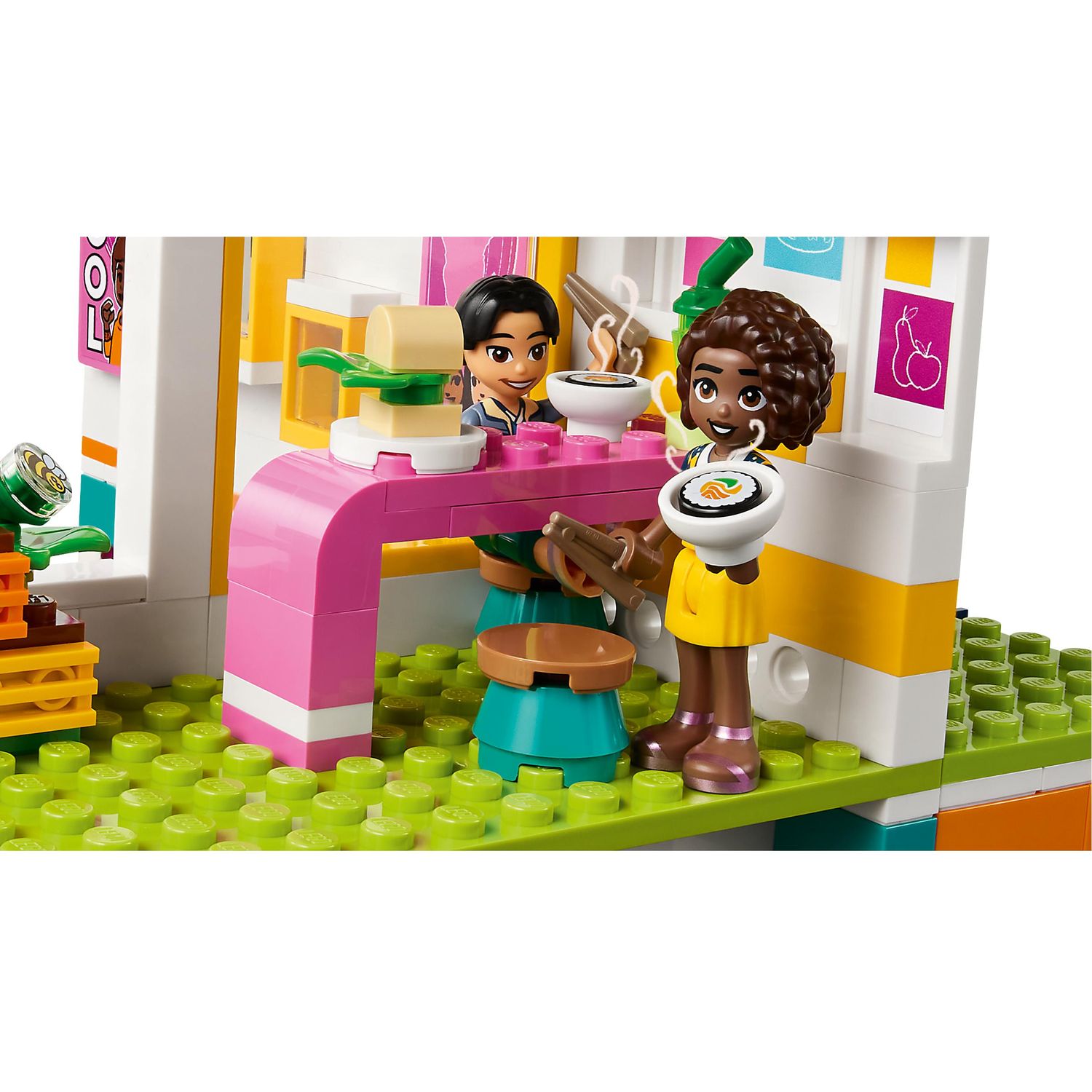 Конструктор LEGO Friends Международная школа Хартлейк 41731 - фото 9