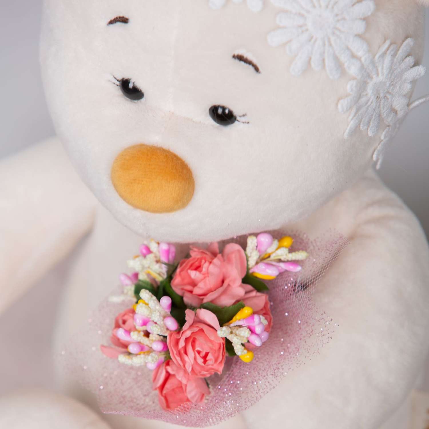 Мягкая игрушка KULT of toys плюшевый медведь в подарочной коробки для девочки masha с цветами 30 см - фото 3