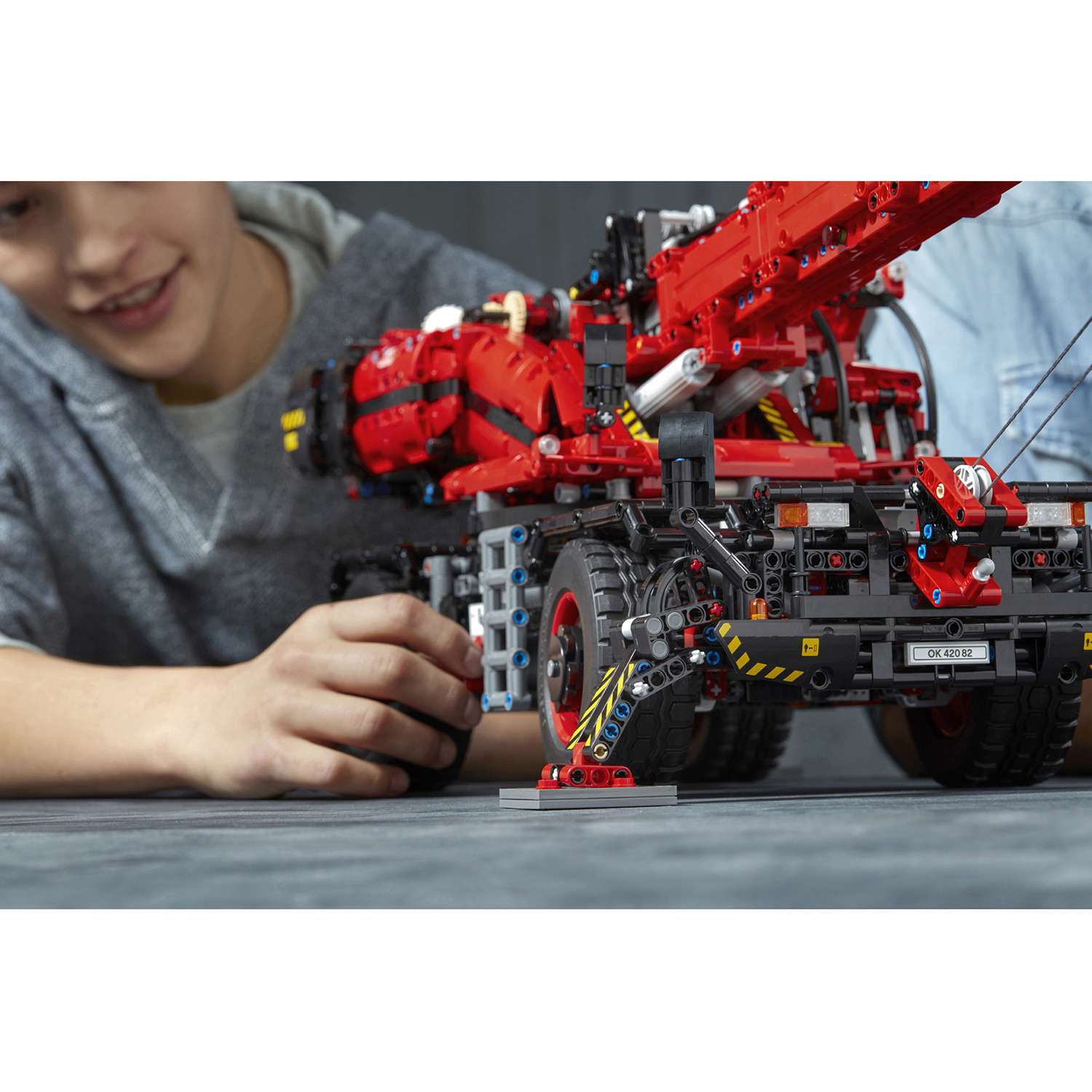 Конструктор LEGO Technic Подъёмный кран для пересечённой местности 42082 - фото 18