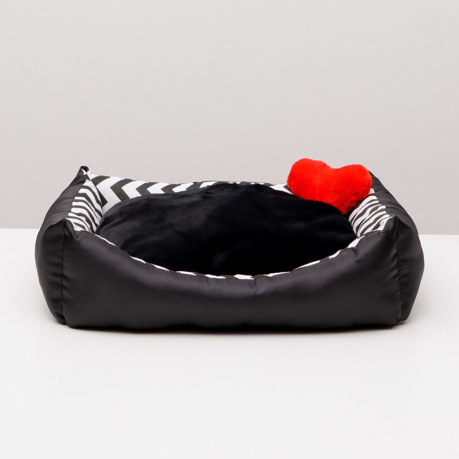 Лежанка Пижон с сердечком 57х47х15 см оксфорд бязь искусственный мех чёрная - фото 3