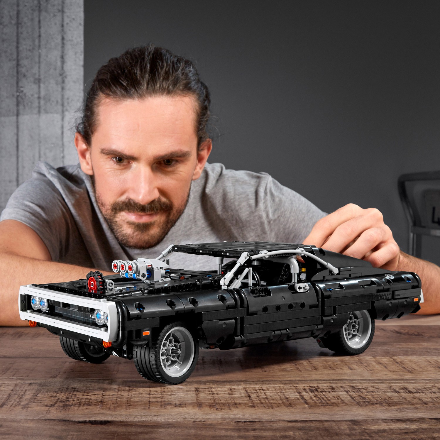 Конструктор LEGO Technic Dodge Charger Доминика Торетто 42111 - фото 14