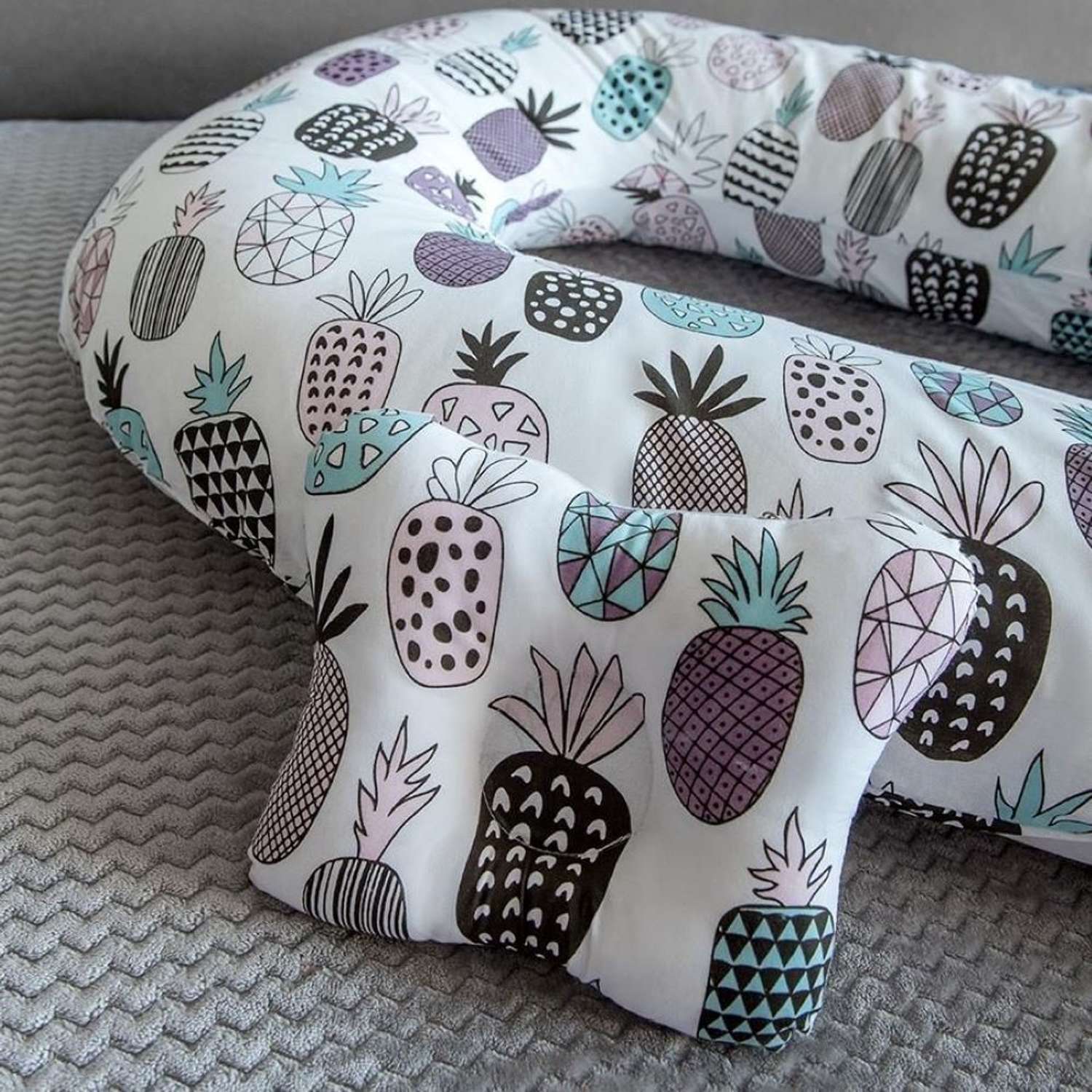 Подушка для беременных BIO-TEXTILES U Комфорт ананасики в комплекте с подарком - фото 2