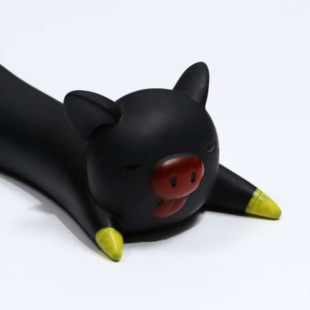 Игрушкка Пижон пищащая «Свинья на отдыхе» для собак. 14.5 х 5 см. чёрная
