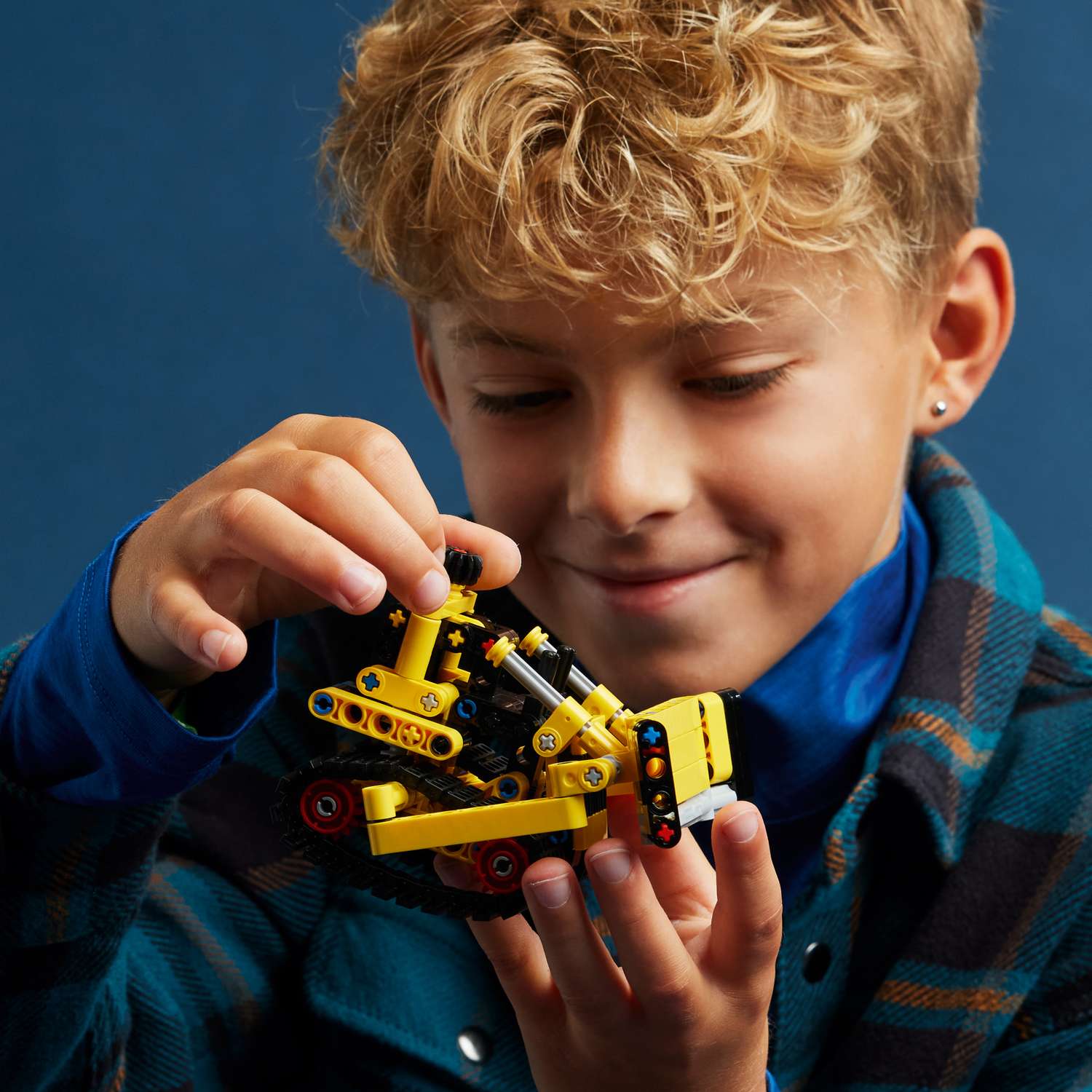 Конструктор LEGO Technic Cверхмощный бульдозер 42163 - фото 6