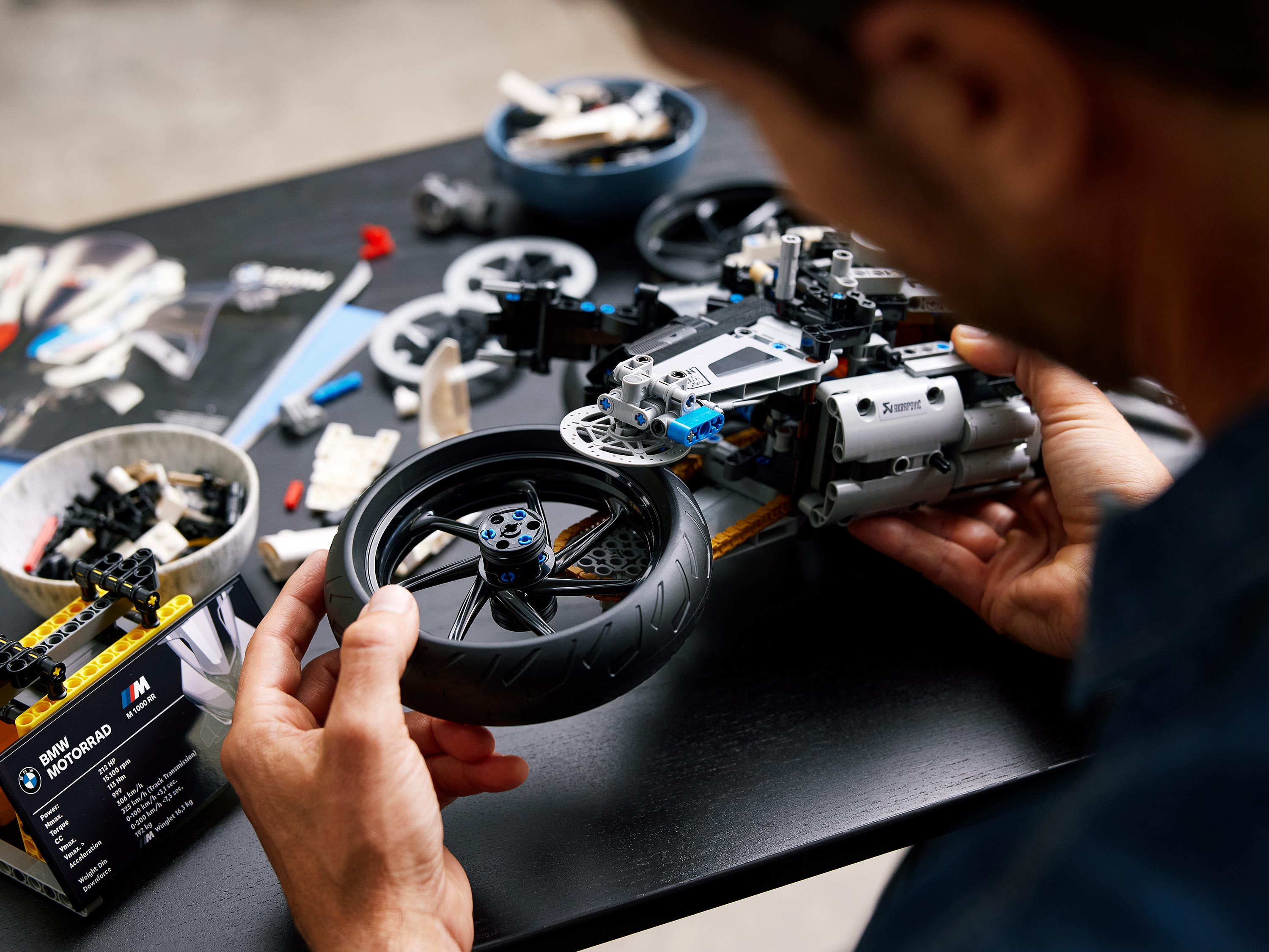 Конструктор LEGO Technic Мотоцикл BMW M 1000 RR - фото 30