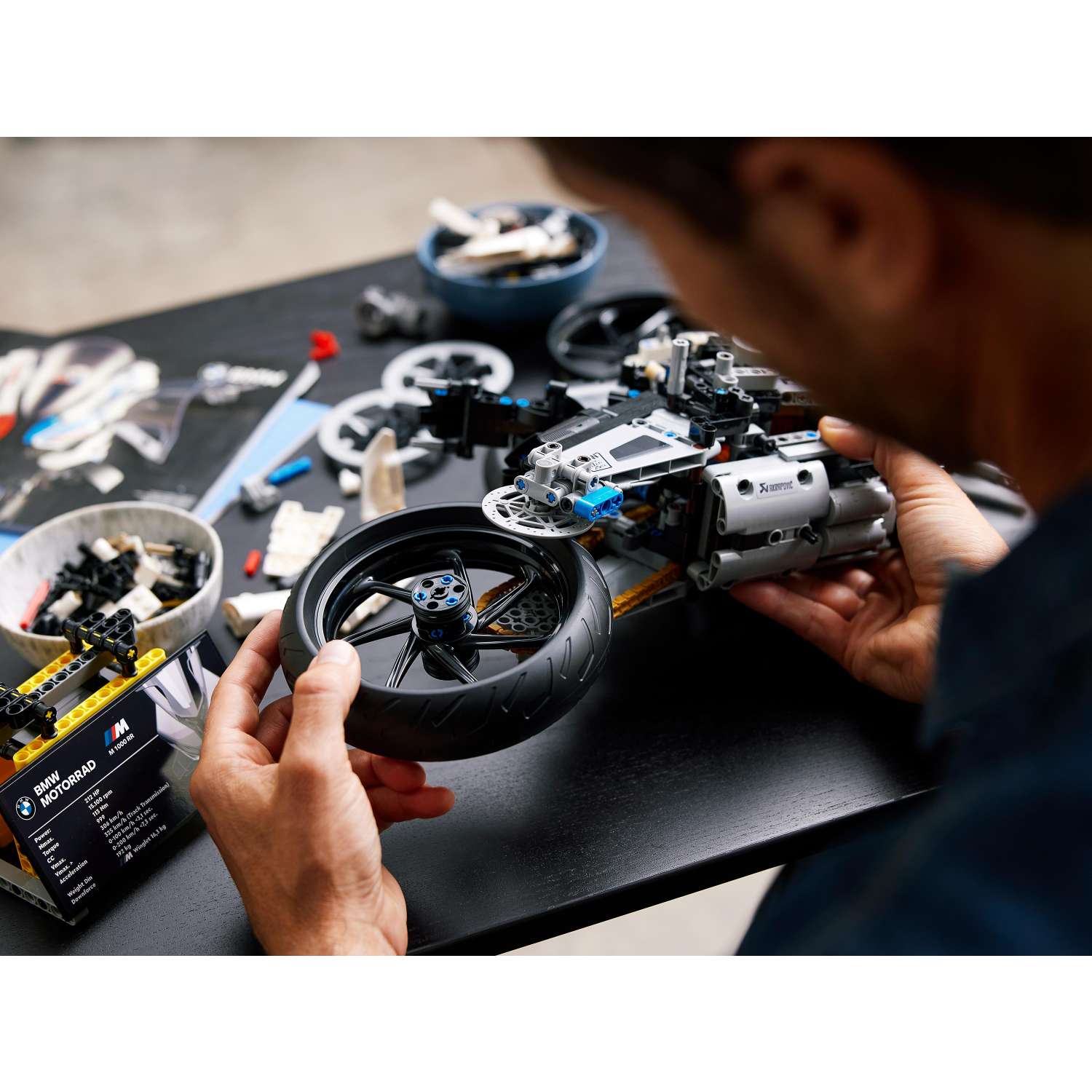 Конструктор LEGO Technic Мотоцикл BMW M 1000 RR - фото 30