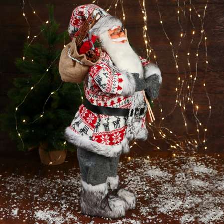 Дед мороз Sima-Land «В костюме с орнаментом лыжами и веточками» 60 см красно-белый