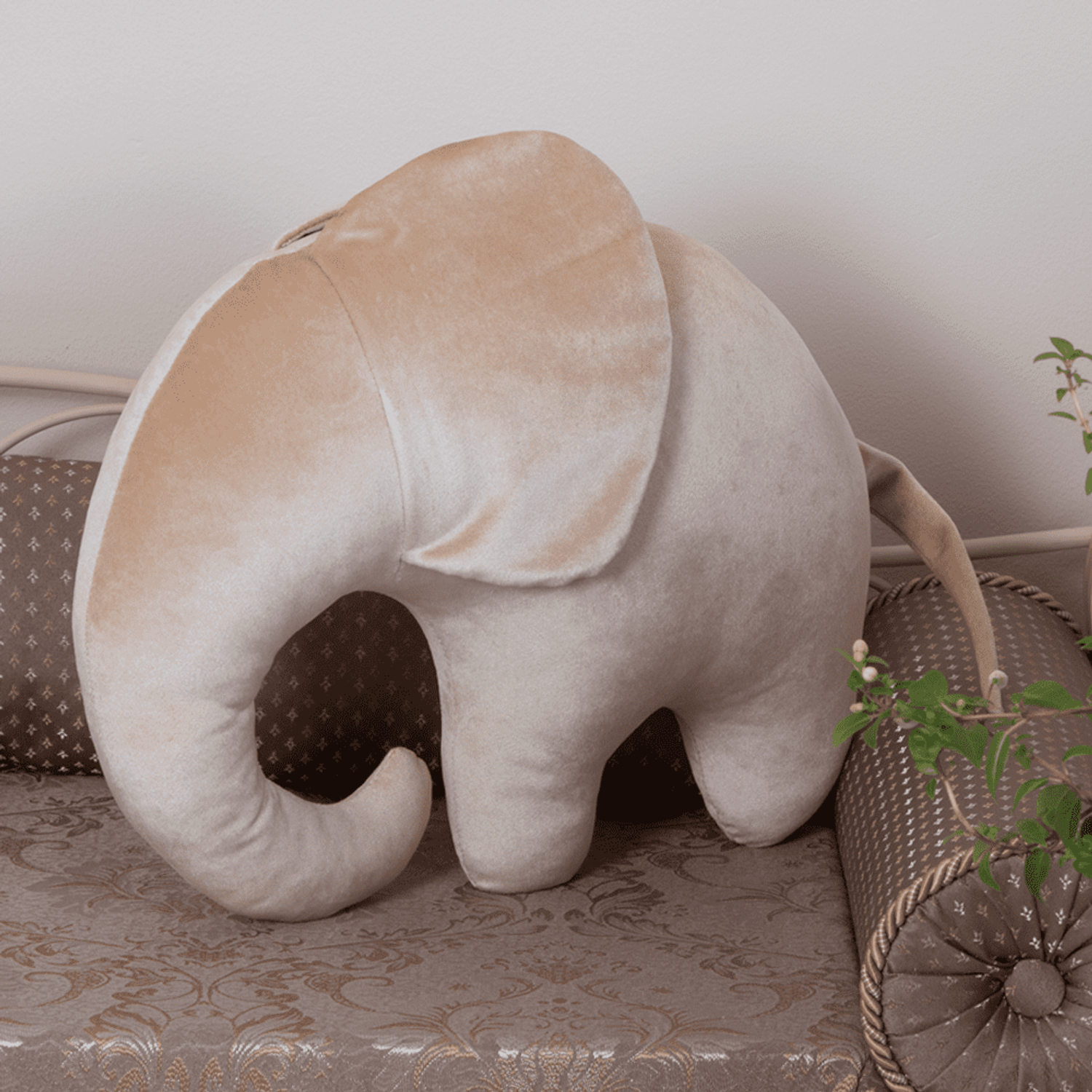Подушка декоративная BOGACHO Слон из бежевого велюра - фото 3