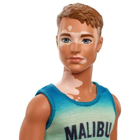 Кукла Barbie Кен в майке Malibu с витилиго MATTEL