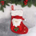 Мягкая подвеска Зимнее волшебство «Носок Дед Мороз с подарком» 17х26 см бело красный