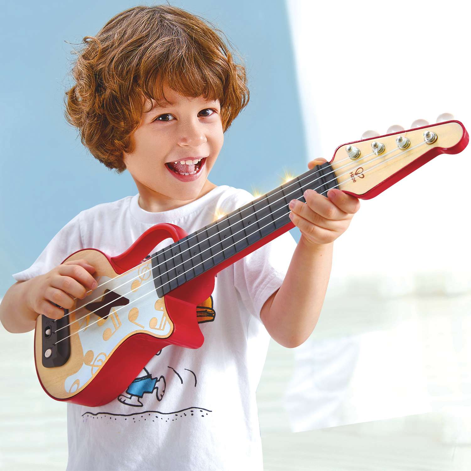 Музыкальная игрушка HAPE Гавайская гитара для детей Мерцающая укулеле красная - фото 1