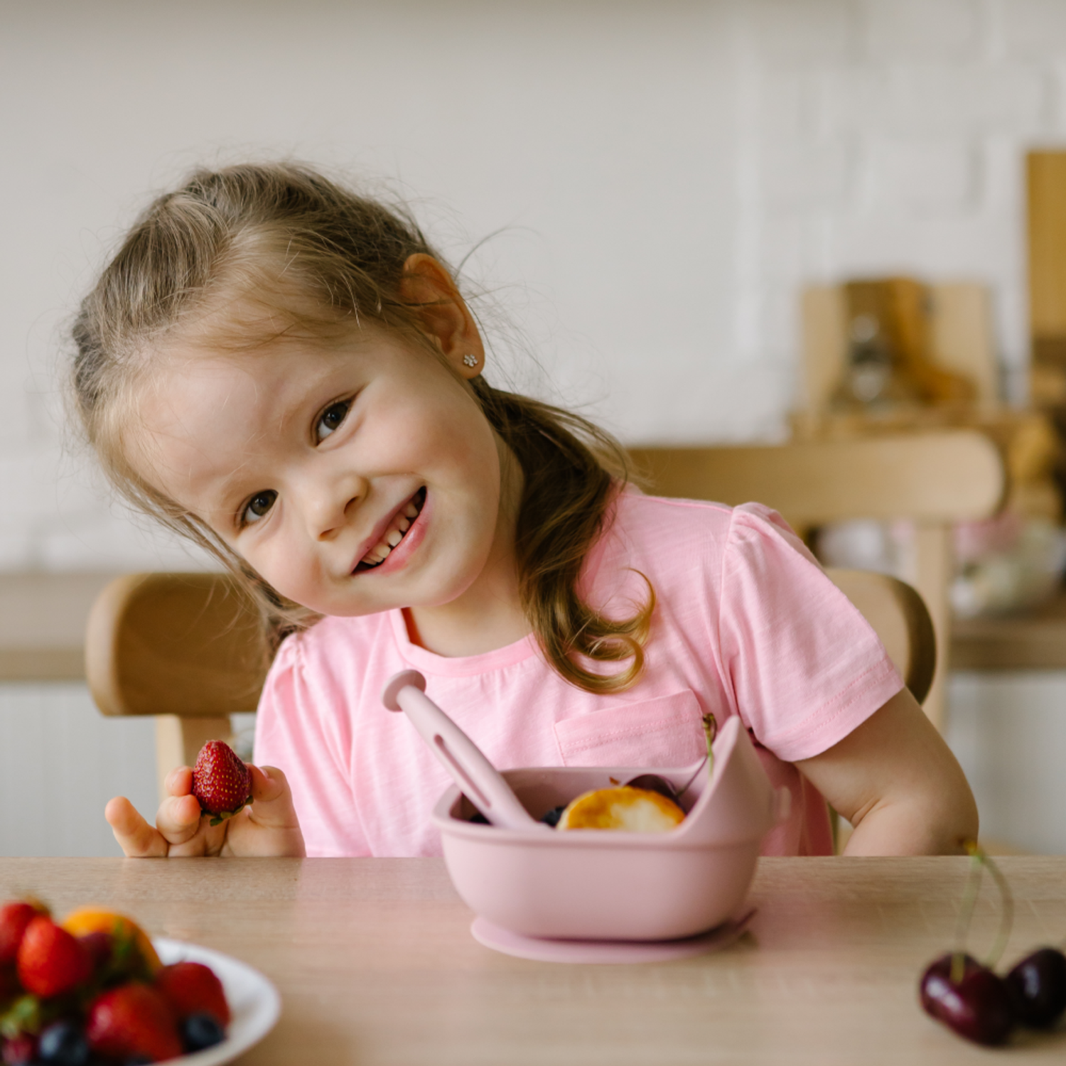 Набор детской посуды iSюминка Силиконовая тарелка на присоске и ложка Пыльная роза - фото 10