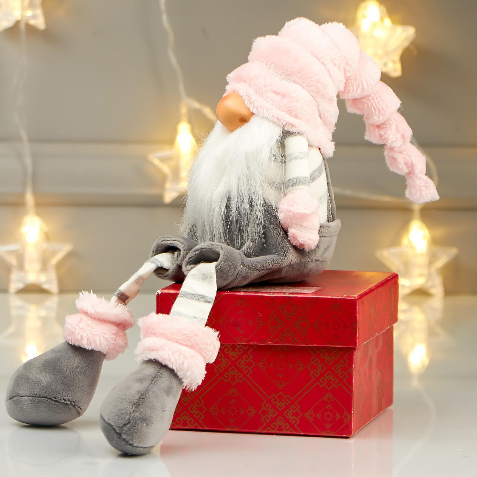 Кукла интерьерная Зимнее волшебство «Дедушка в сером комбинезоне и розовом колпаке» 39х17х11 см - фото 5