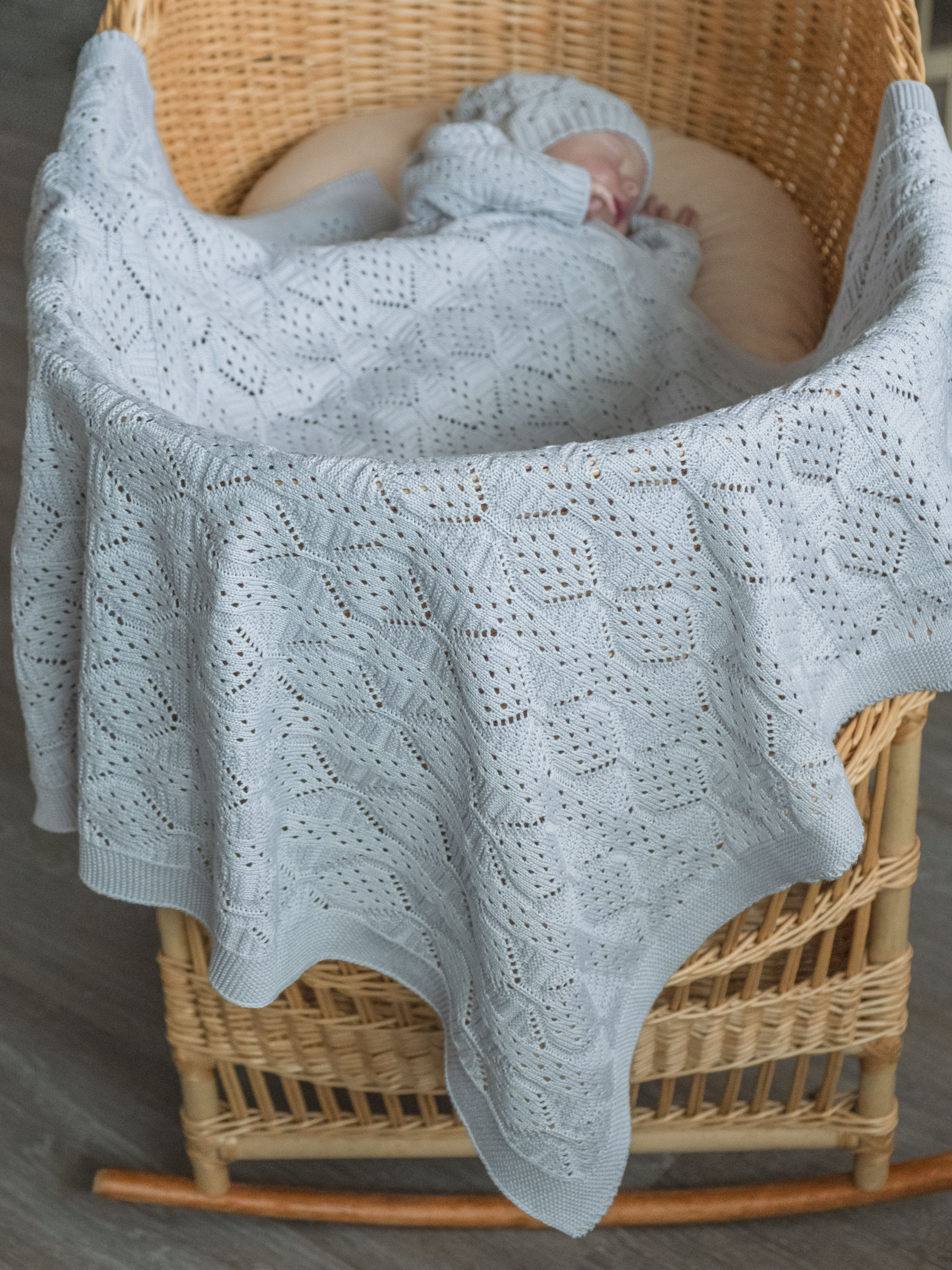 Плед для новорожденного НаследникЪ Выжанова вязаный на выписку в кроватку в коляску - фото 1