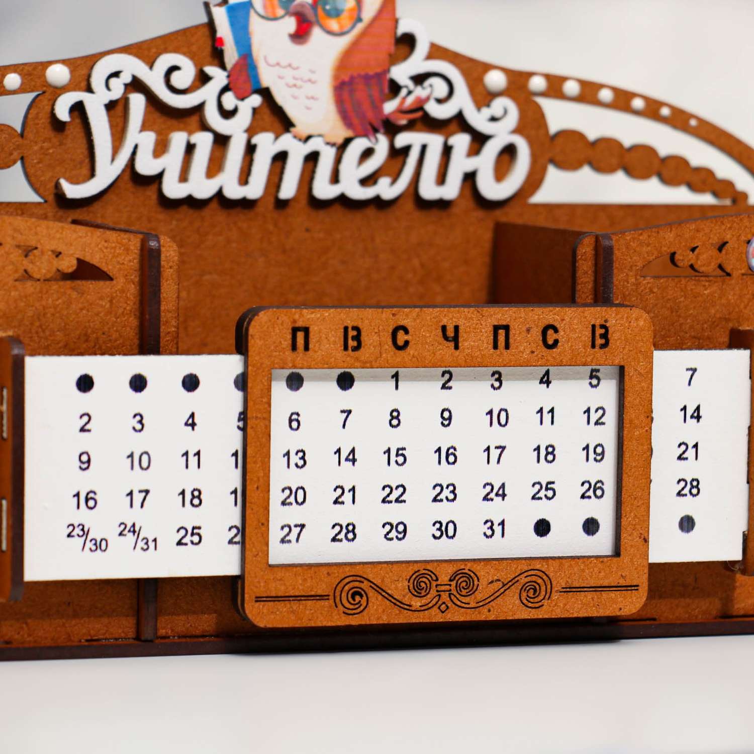 Календарь-карандашница Sima-Land «Учителю» с совой мдф дуб 22х7х14 см - фото 4