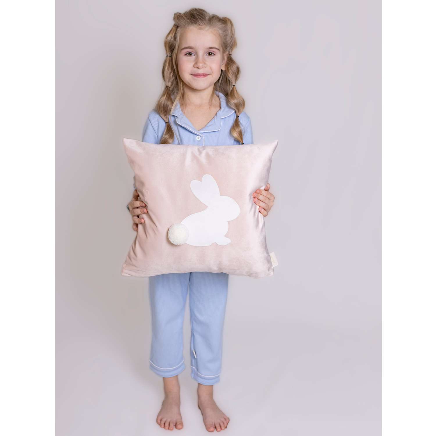 Подушка декоративная детская Мишель Зайка с пушистым хвостом цвет розовая пудра левая - фото 3