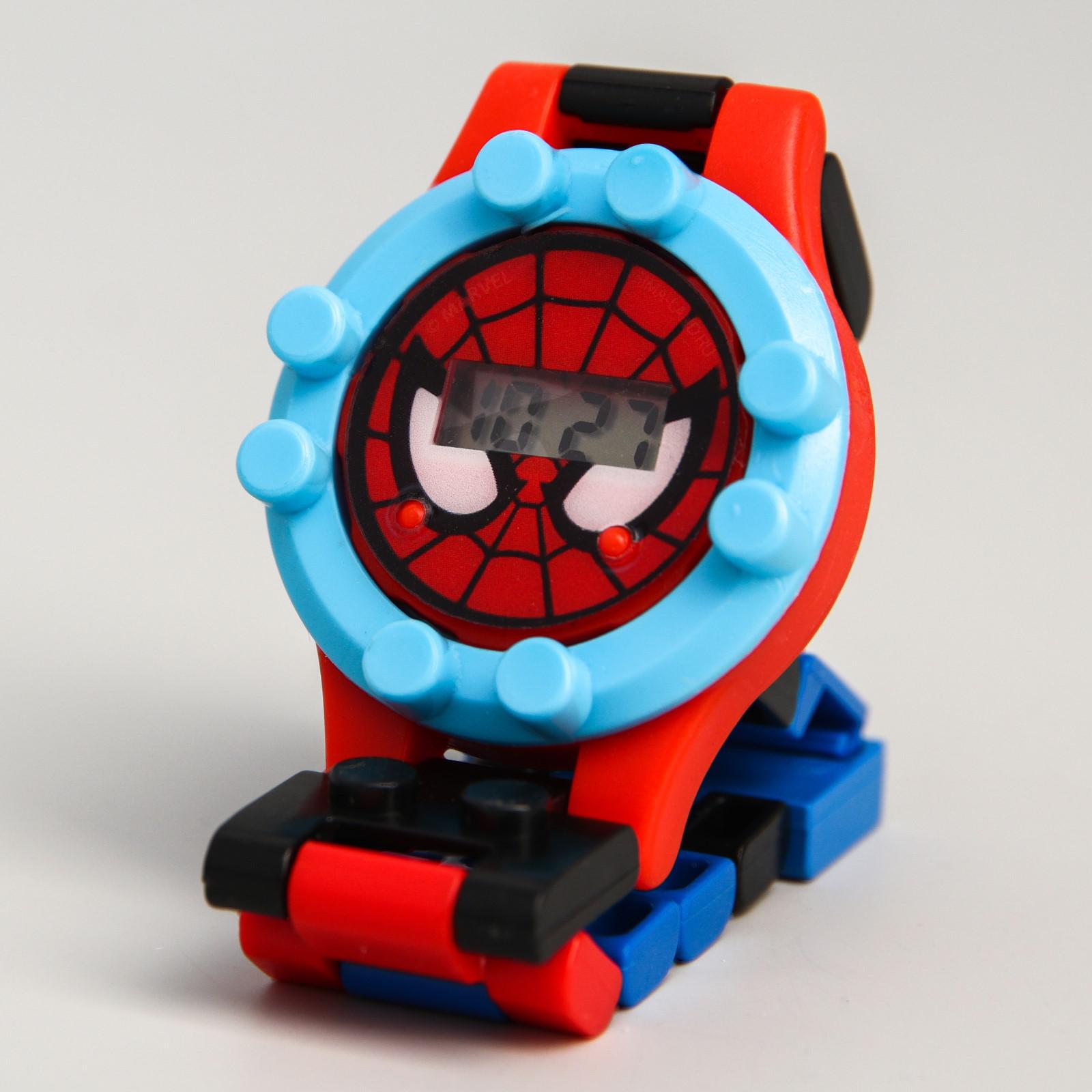 Часы MARVEL наручные лего Человек-паук с ремешком-конструктором - фото 1