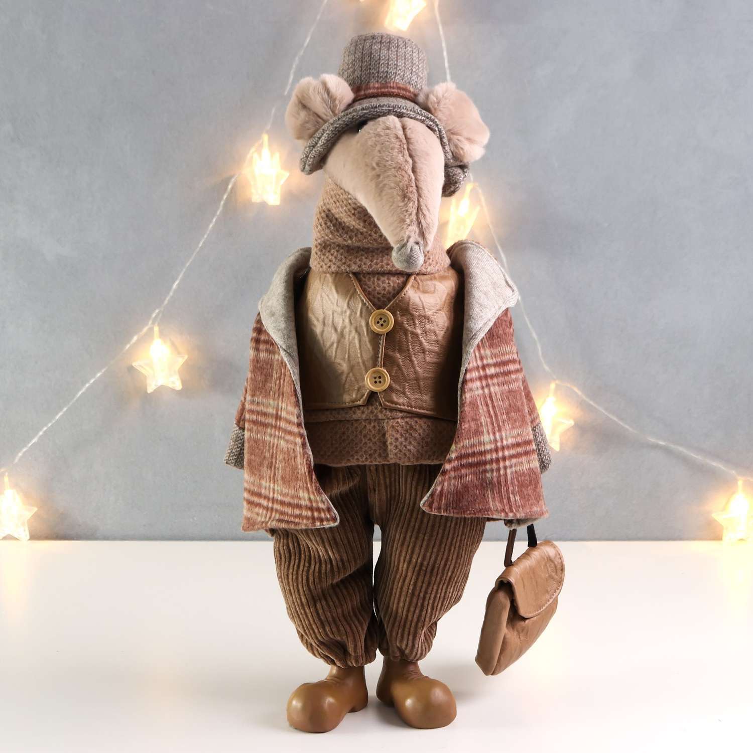 Кукла интерьерная Зимнее волшебство «Дядя-мышь в клетчатом пальто с портфелем» 25х24 5х52 см - фото 2