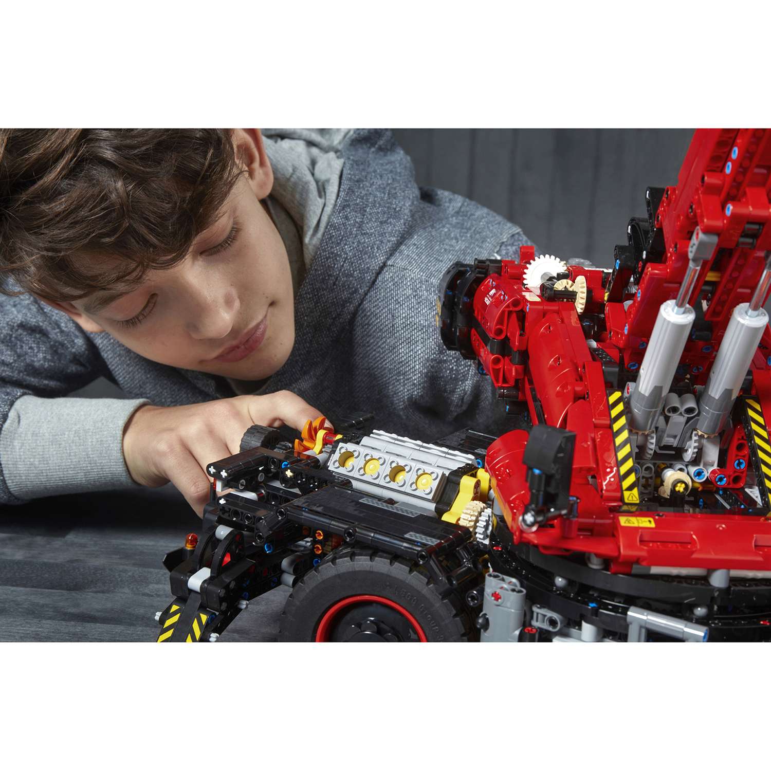 Конструктор LEGO Technic Подъёмный кран для пересечённой местности 42082 - фото 33